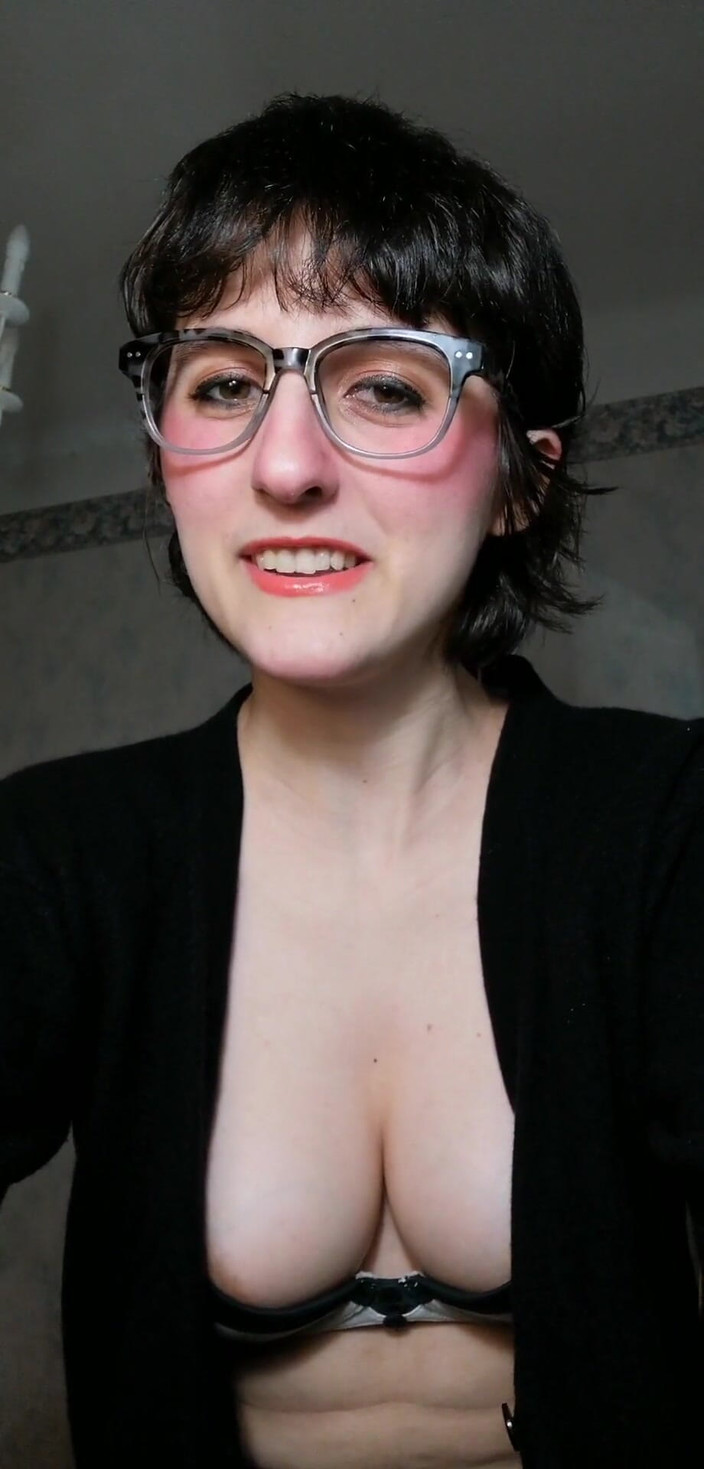 Juno Electra: Private Cumshot Review