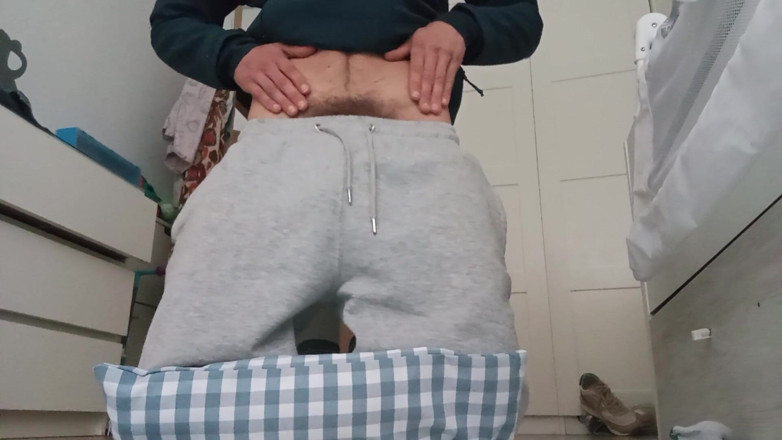 Elvissc: The Fitness Trainer Jerks off Inside His Pants and Shows...