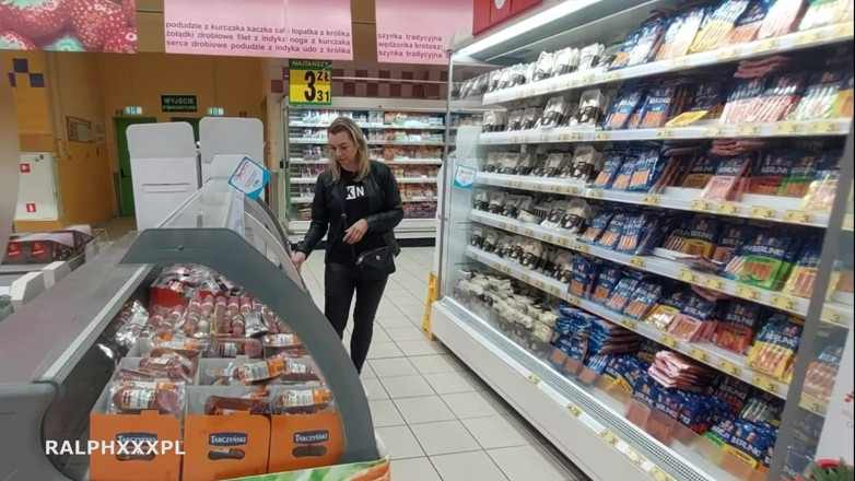 Ralph XXX pl: I Met Her While Shopping, She Gives Me a Blowjob...