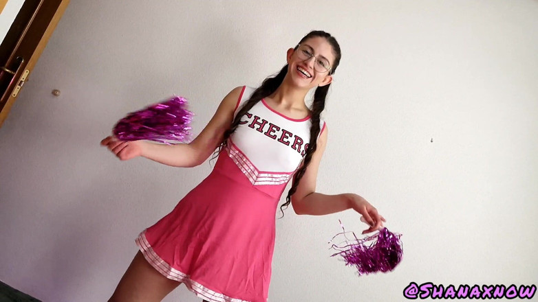 Shanaxnow: 입에 사정하는 치어리더 펠라