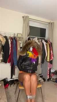 Latina in Fur & Parkas (teil 2)