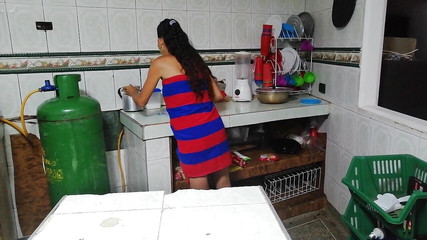 catalinagrande: Arkadaşım temizlerken ona ne kadar seksi olduğu için bakıyorum ve...