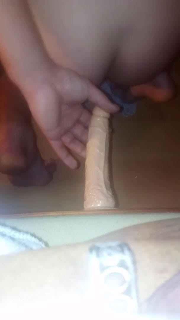 Sweethole: Cavalco il mio primo delizioso dildo
