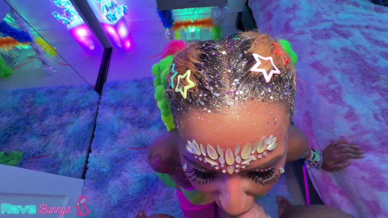Rave Bunnys: Richard Glaze proniká do Alix Avery v misionářské póze v...