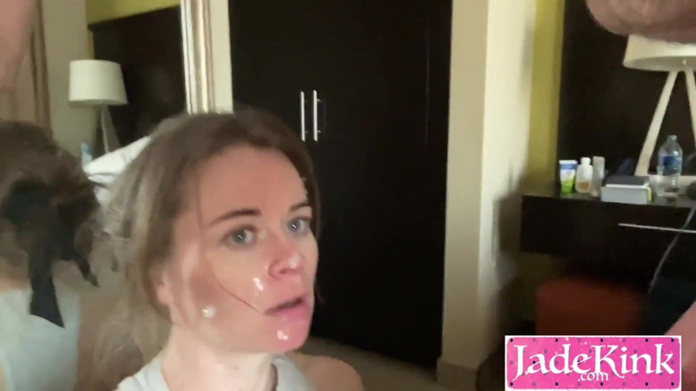 Jade Kink: Devotes mädchen spricht zu sich selbst, während sie von einem...