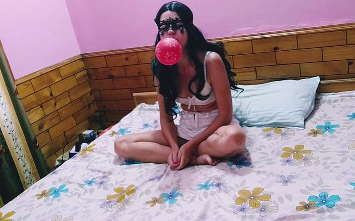 Bolly Karma: Chcę wbić mojego penisa w jej seksowną dziwkę wypełniającą balony