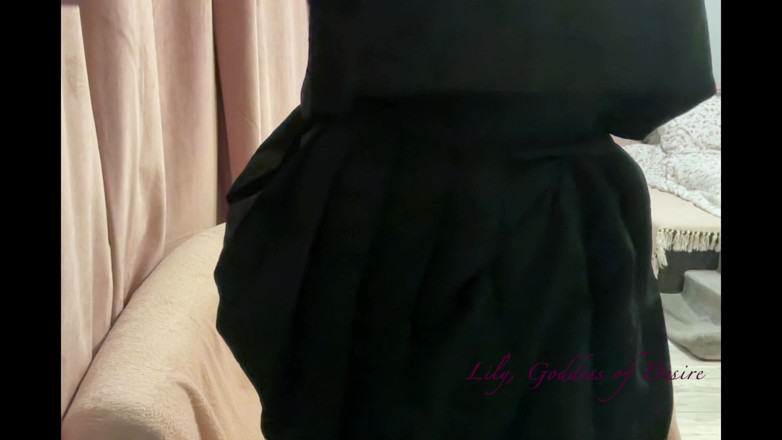 Lily, Goddess of Desire: วัยรุ่นเงี่ยนในชุดนักเรียนและถุงน่องวิทยาลัย
