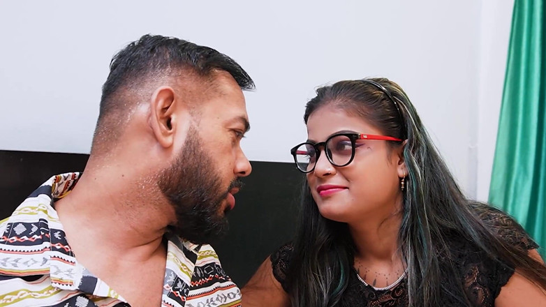 Queen star Desi: Nevlastní sestra šuká svého nevlastního bratra, hardcore sex