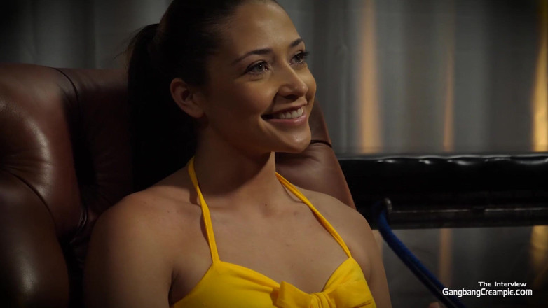 Aziani: Interviu sexy BTS cu frumoasa Avi