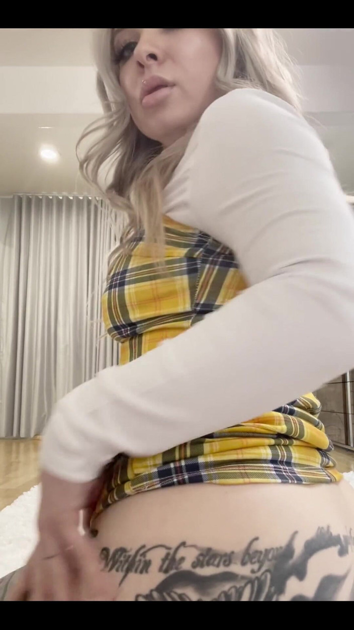 Kaiia Eve: Cluelessly Devoted to All My Parts &amp; Curves