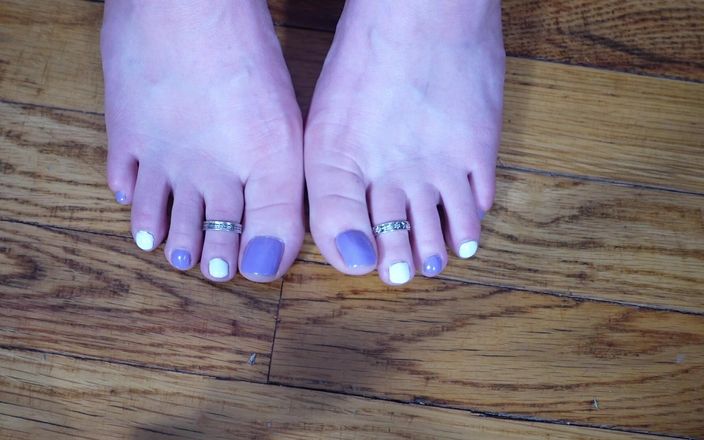 Deanna deadly: Toe Wiggling and Toe Rings JOI with Purple and White...