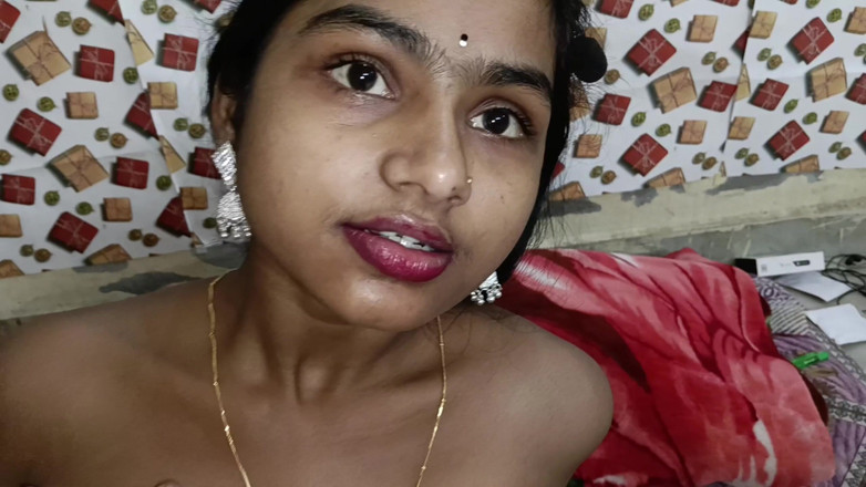 AmpleOunce283: Desi amatoriale: figa spalancata, si masturba e viene sul canale...