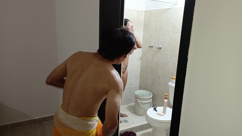 Lady: Quanto è bello scopare la mia matrigna procace in bagno