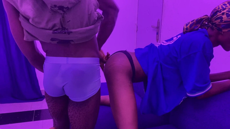 Xxx69bang: Ebony Babe Takes Huge Black Cock