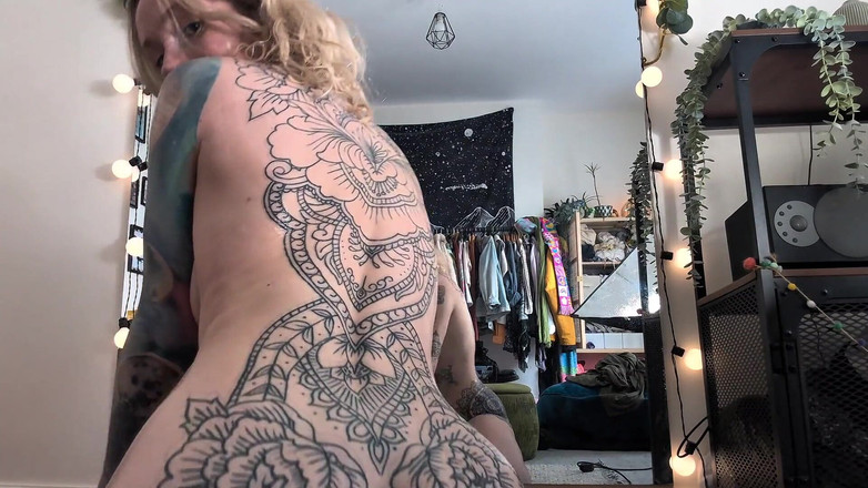 Liberation in motion: इच्छा के साथ टपकना: मुझे आपके लिए ब्रेक करते हुए देखें - तेल से सनी स्ट्रिपटीज़