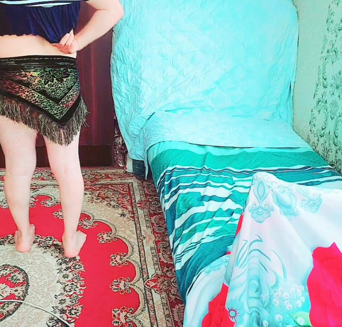 Kitty_Cross: Hravý Femboy škádlí se sukní ve Windy Street