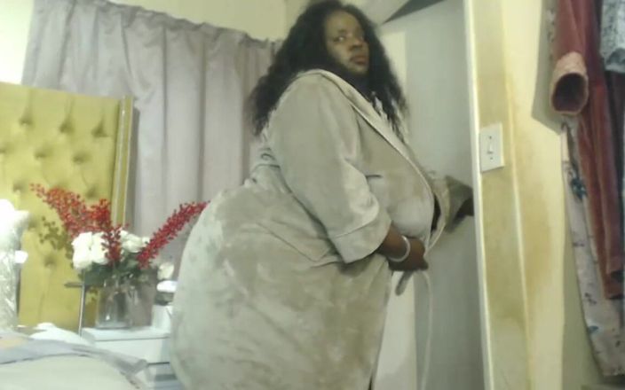 Legendary Booty Overdose: African Lactating Mum Bouncing Her Fat Tits