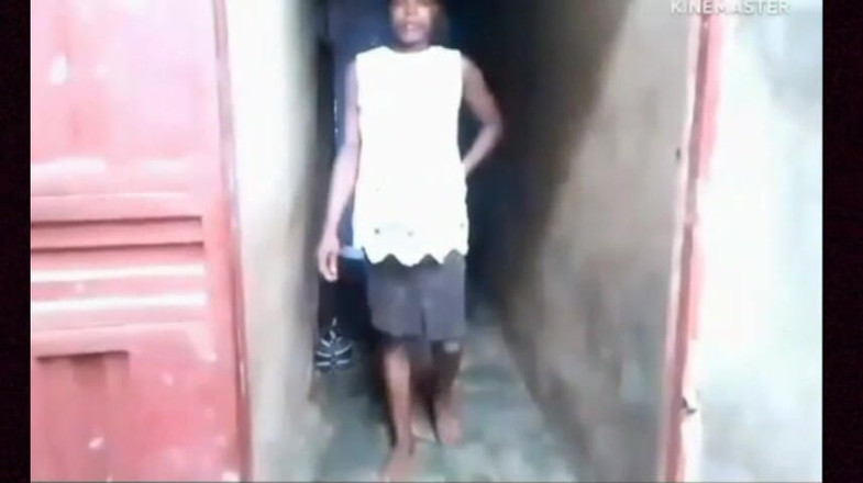 Viporn sex bais: Soldado africano em uma missão na Índia fode uma garota indiana...
