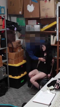Toket untuk toket: kamu boleh ngentot memek sempitmu, dan aku nggak ngirimin kamu di penjara