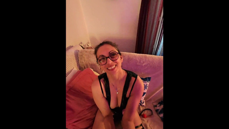 ChouQxxX_et_Coreleone: Он связывает меня, немного играет со мной и ставит на базу