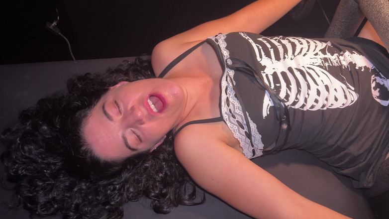 Cliff Media: Tam video - duvar deliğinde sikiliyor - cliff media productions