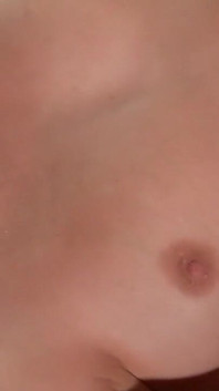 Sexy spodní prádlo Kote uctívá ptáka nohama a kundičkou
