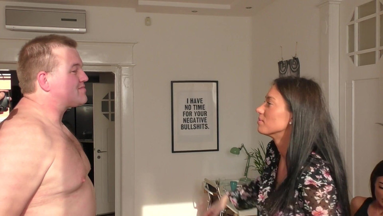 FemDorado: चेहरे पर थप्पड़ मारने की प्रतियोगिता!