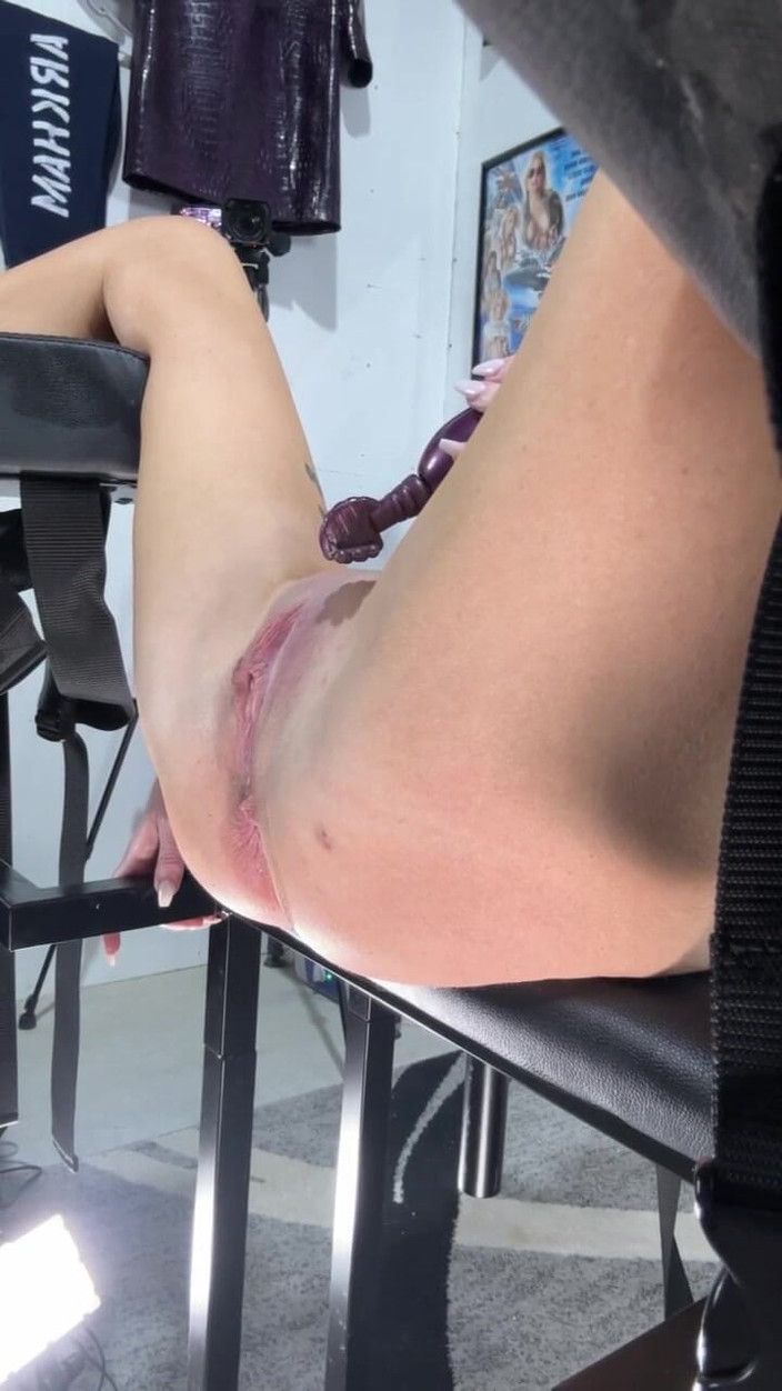 Phoenix Rizin': Фальшива гінекологія - доктор каже, що вам потрібні обидві дірки, різіовані як засіб. 4K. Відео від першої особи. Камера 7