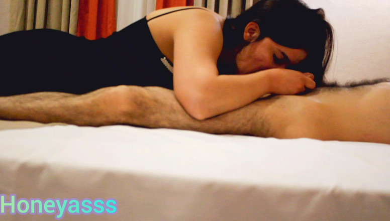 Teen and Milf Female Sex: Moje přítelkyně a já v hotelovém pokoji sají mého velkého...