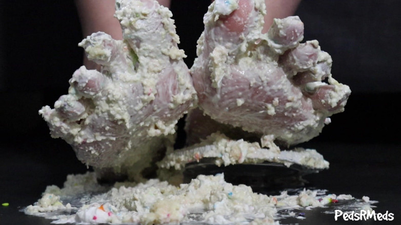 PedsRMeds: Shortlivedtyranny Funfetti Cake Smash