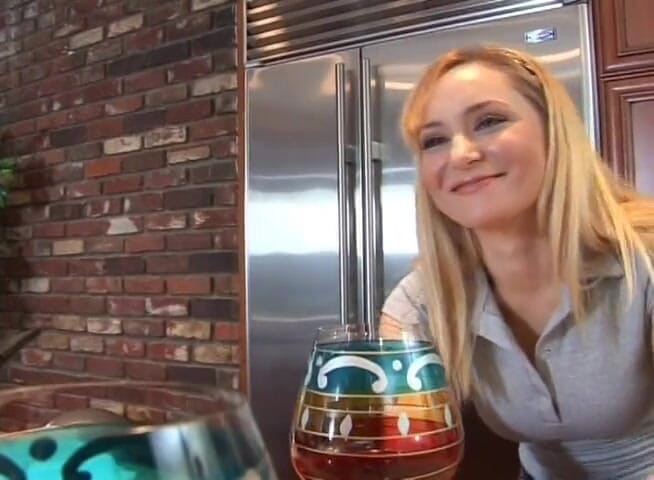 Lesbo Tube: Fofa cozinha foda