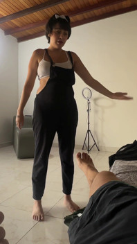 De uma foda com minha meia-irmã sexy e excitada, acabamos fodendo duro em sua bunda apertada até eu dar a ela todo o meu leite