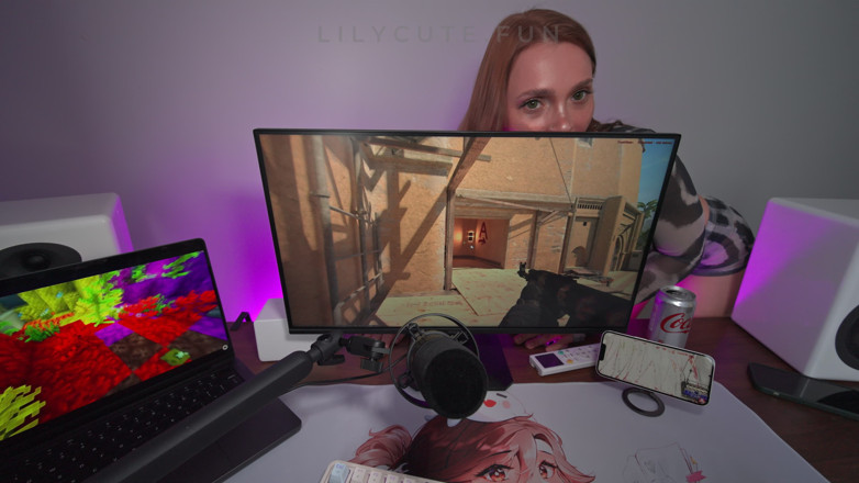 Lily Cute: Podívejte Se Na Mě - Stepsis Si Dává Můj Telefon Na...