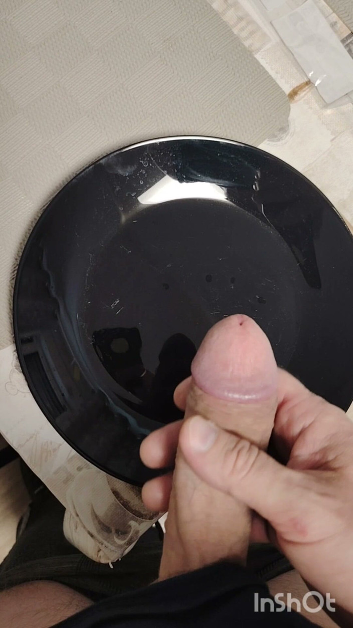 CumArt: Esperma bagunçado em um prato
