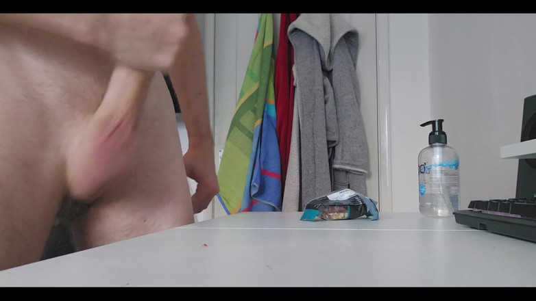 The Max Powers: Cewek semok ini lagi asik besar pria kulit putih