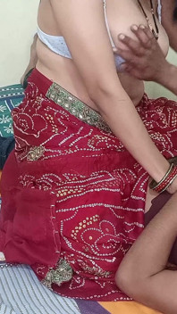 Une jeune bhabhi desi sexy se fait lécher la chatte par son devar