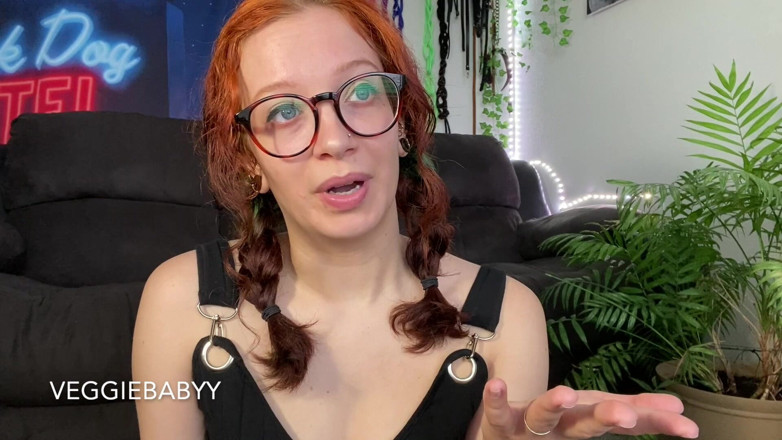 Veggiebabyy: Kız arkadaş erkek arkadaşını küçültüyor ve yiyor