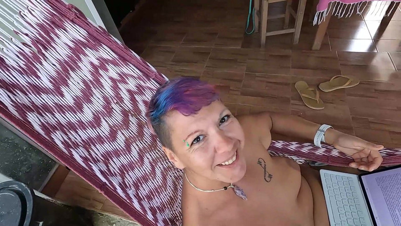 bekycarril: 해먹에 누워있는 동안 입에 자지를 따먹는 마누라