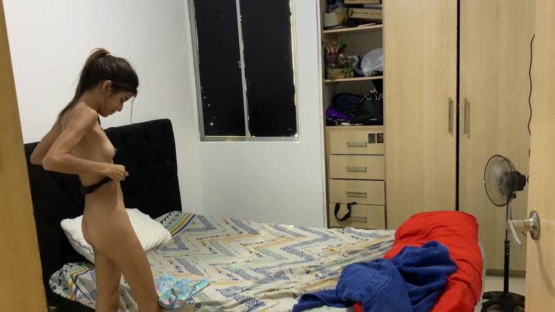 TUflacasex123: Jak je příjemné vidět, jak se moje nevlastní sestra převléká...