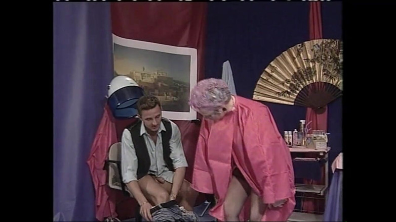 Vintage megastore: Italská vintage trojka pro milfku v sexy černých punčochách ošukaná dvojitou...