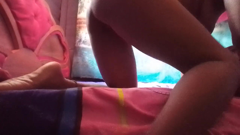 Super sexy ebony cuties: Cewek sange ini lagi asik ngusap itilku sambil menggosok itilnya...