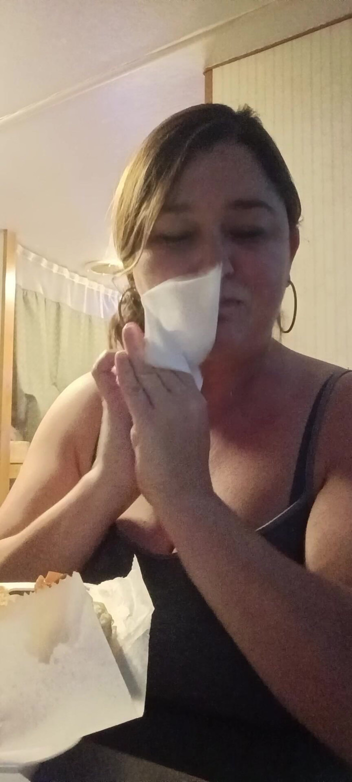 GoddessKristy00: Dewi makan pizza