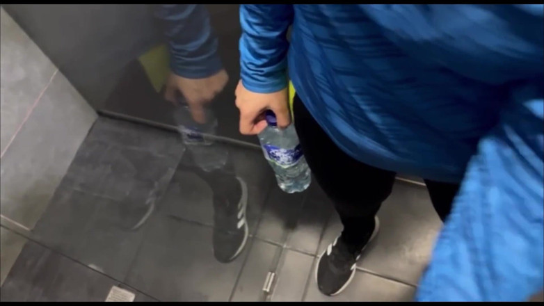 scarlettandc: My Gym Friend Challenges Me to Have Sex in the...