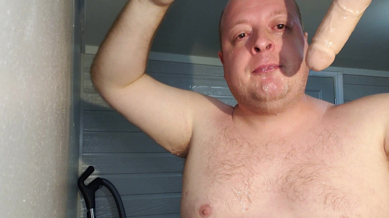 Charlieboy69: Spritz viel Gleitmittel in den hals und kriegt 8-zoll-könig-schwanz-dildo tief in...