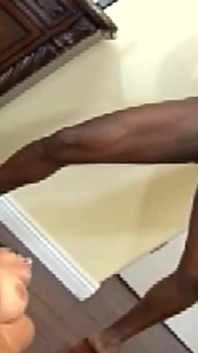 Branca milf tem uma foda interracial selvagem com um grande pau preto