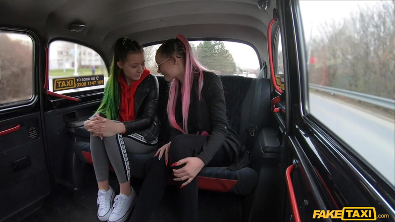 Fake Taxi: Fake taxi - rubias sucias mejores amigas folladas por euro taxista