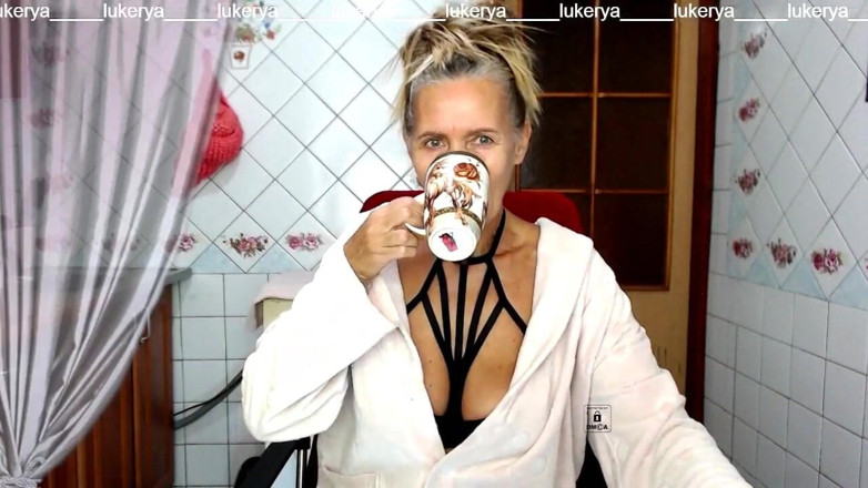 Lukerya: Lukerya, Káva a Chodící prsa