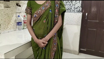 Saarabhabhi6: Indická sexy macecha má žhavý sex s nevlastním synem v kuchyni!