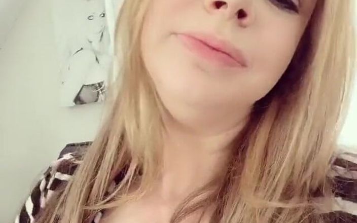 Alicia Rhodes: 娇小的厚脸感谢视频