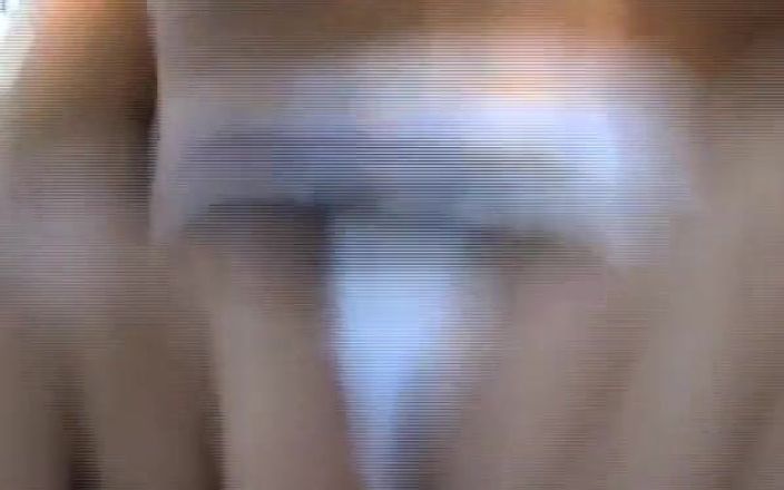 German amateur couples: सुंदर शौकिया जर्मन किशोर पार्क में एक दूसरे की चूत को चिढ़ाते हुए